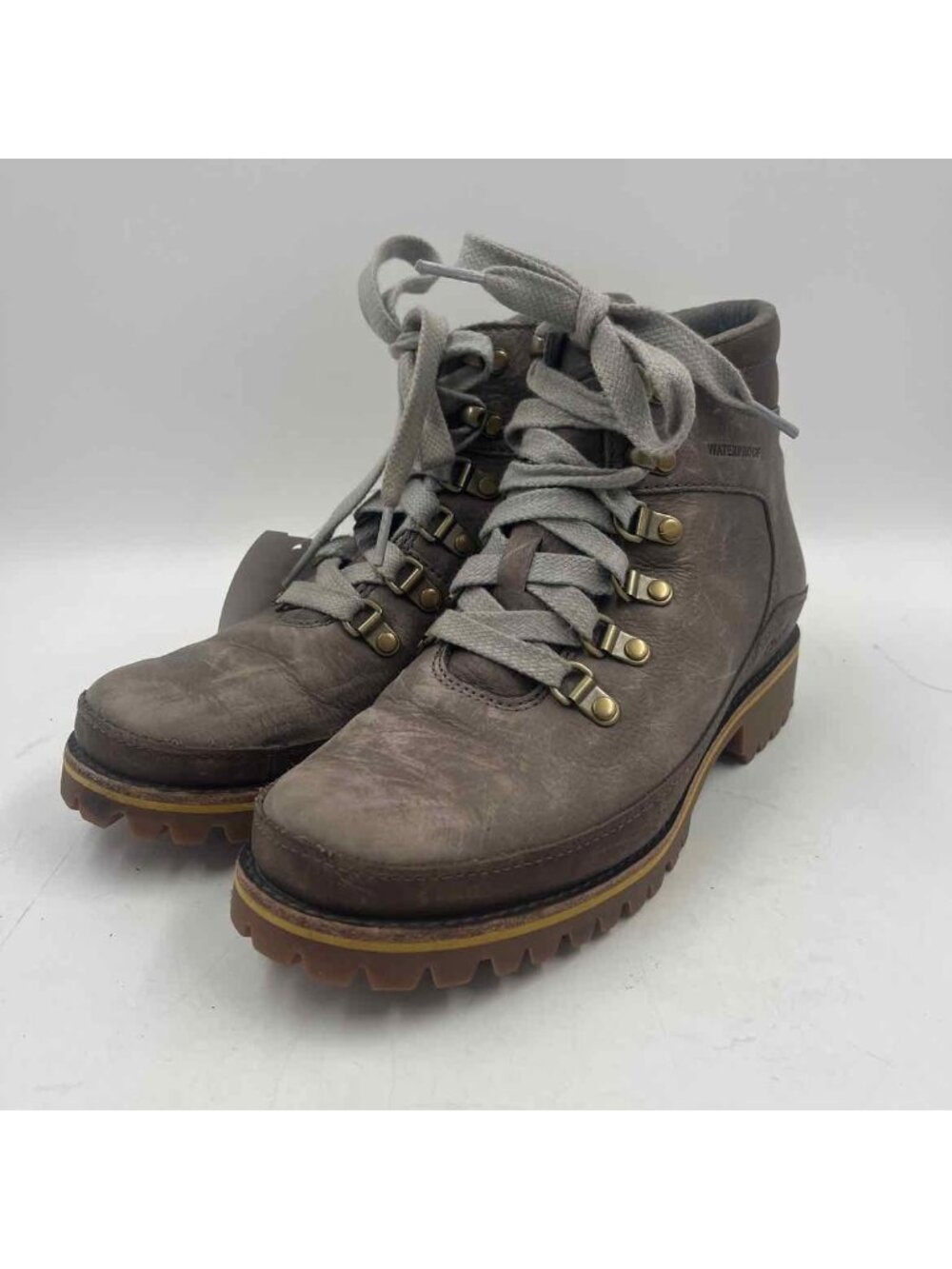 Chaco Leather Women's Shoe Size 7 Gray Solid Boots